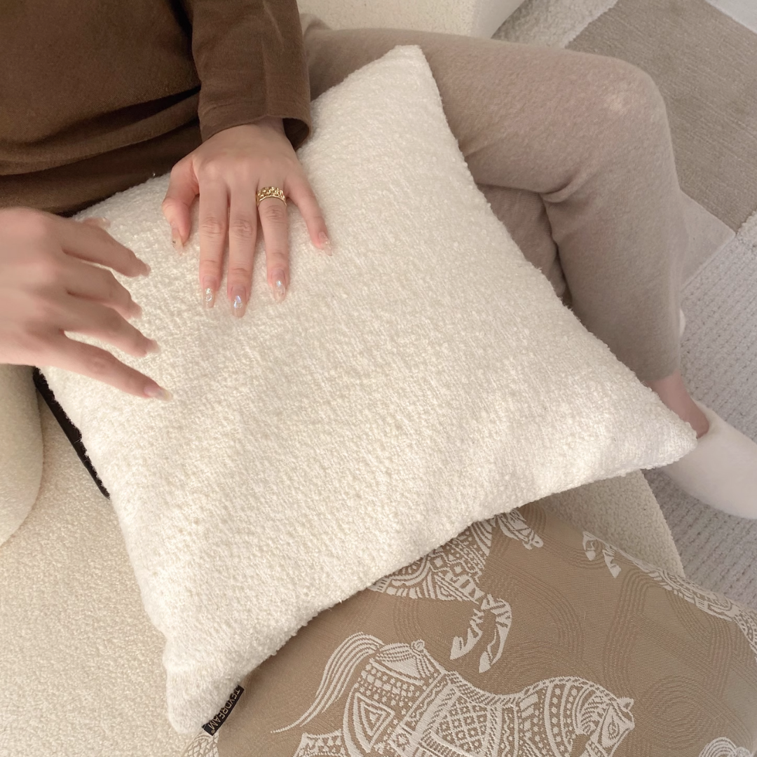 モダンクラシックアンバークッション