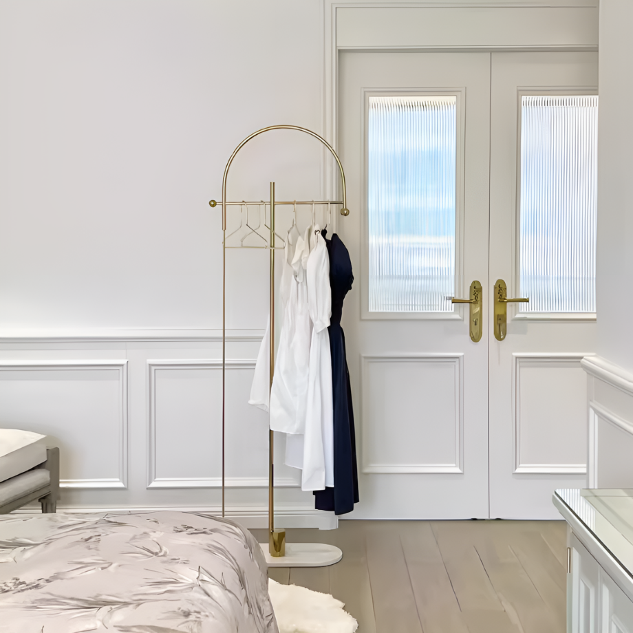 スタイリッシュスリムフロアコートラック