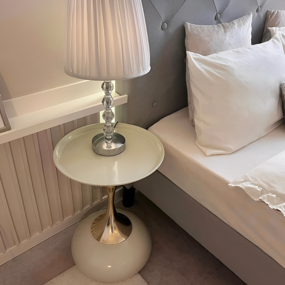 スタイリッシュクラシックサイドテーブル