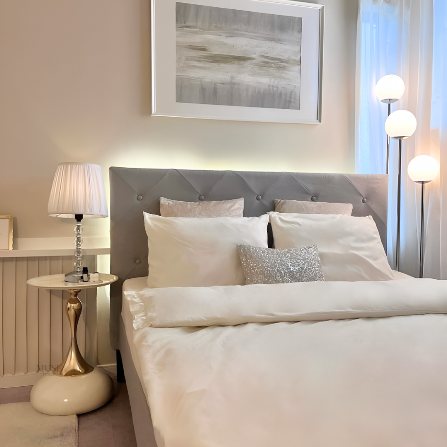 スタイリッシュクラシックサイドテーブル