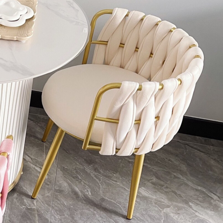 ノルディッククロス編みラウンドチェア