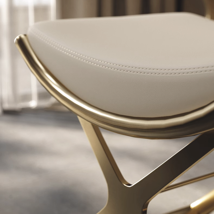 ラグジュアリーレザースツール