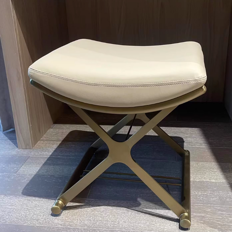 ラグジュアリーレザースツール