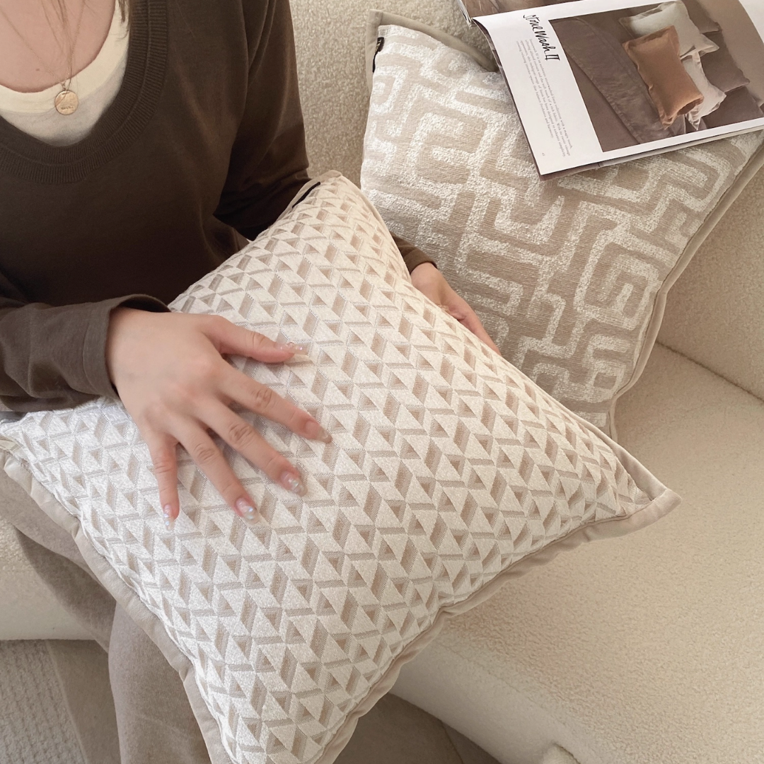 モダンクラシックアンバークッション