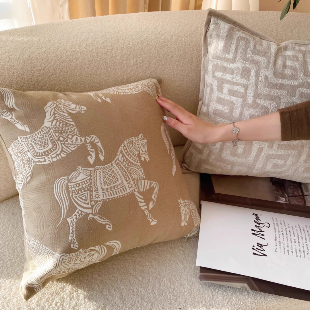 モダンクラシックアンバークッション