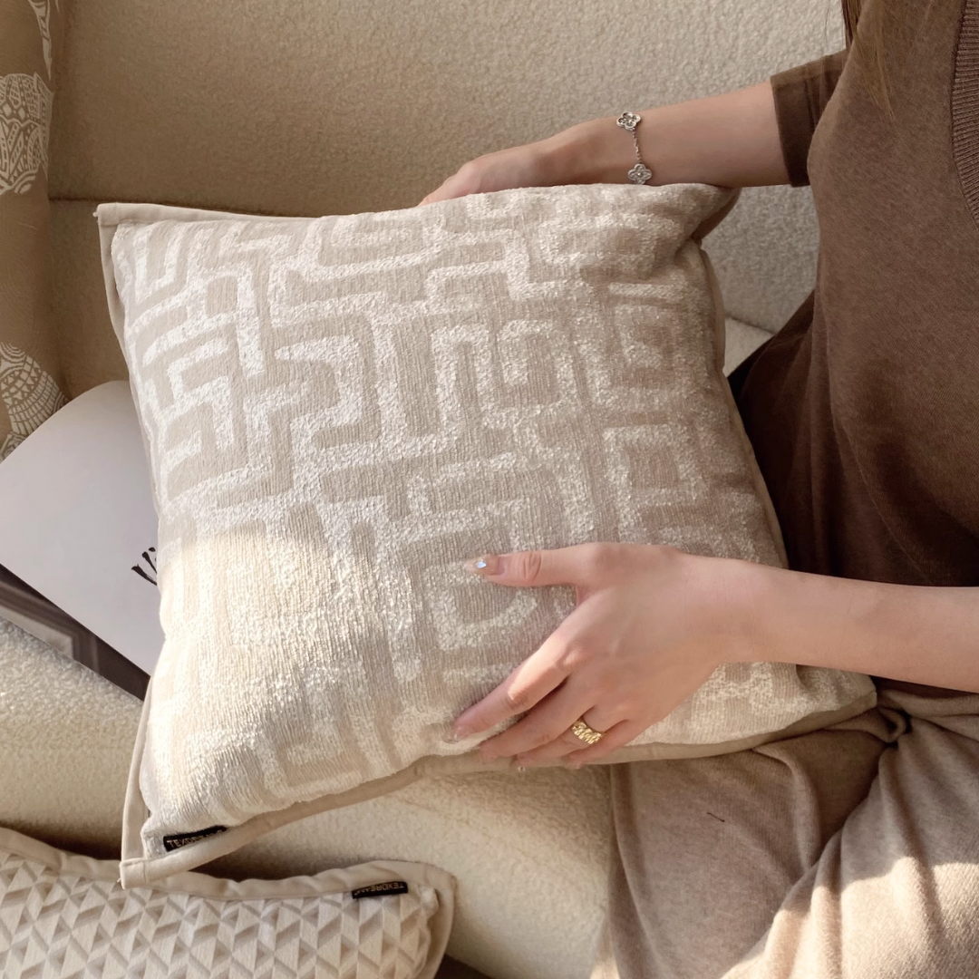 モダンクラシックアンバークッション