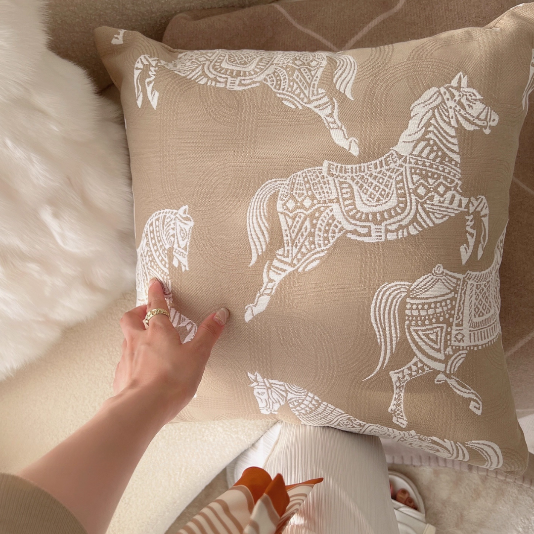 モダンクラシックアンバークッション