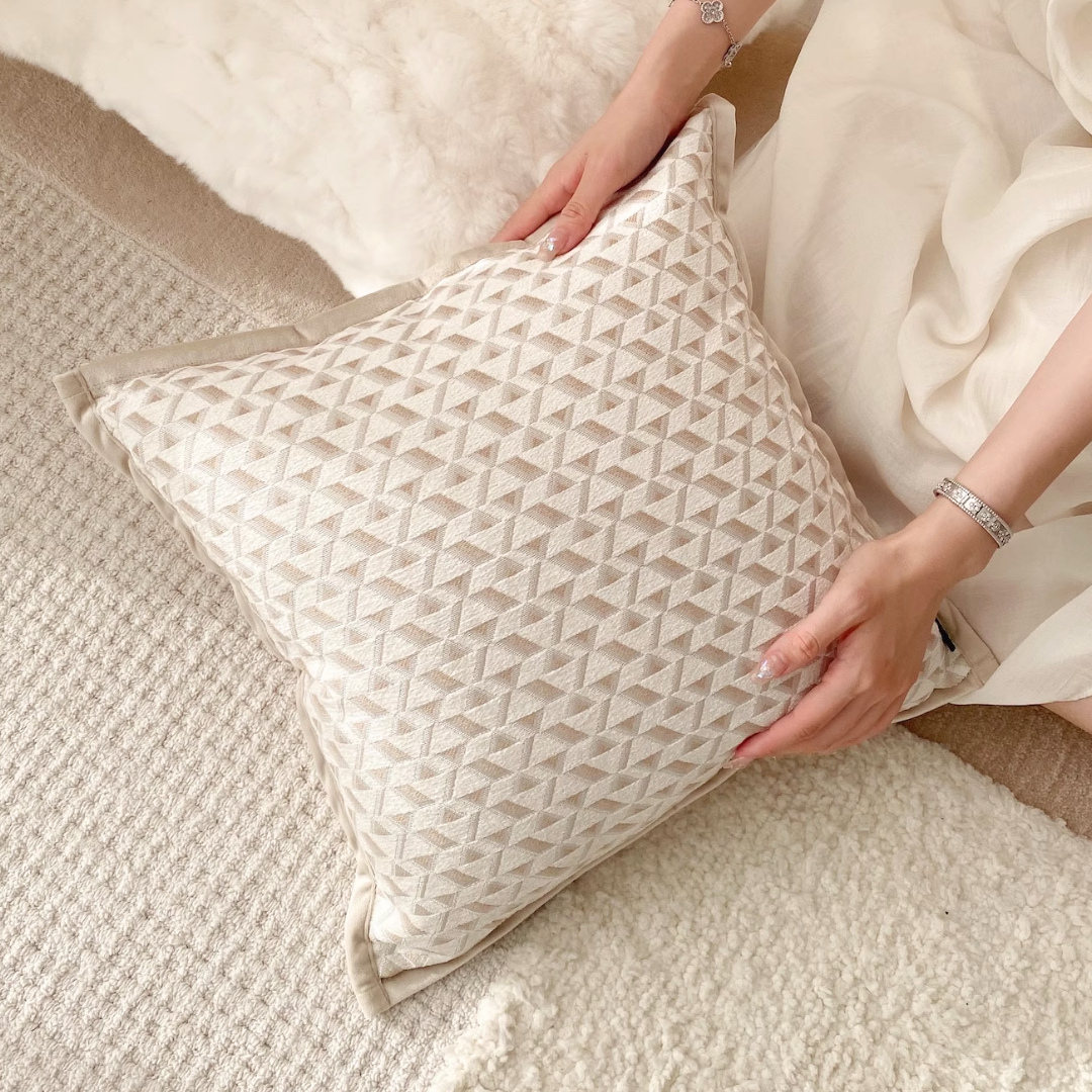 モダンクラシックアンバークッション