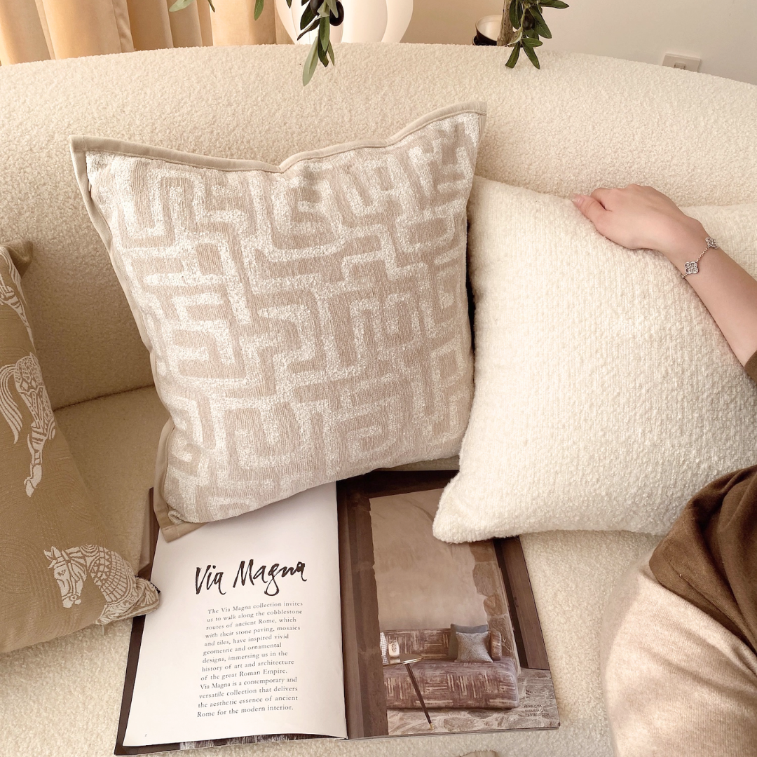 モダンクラシックアンバークッション