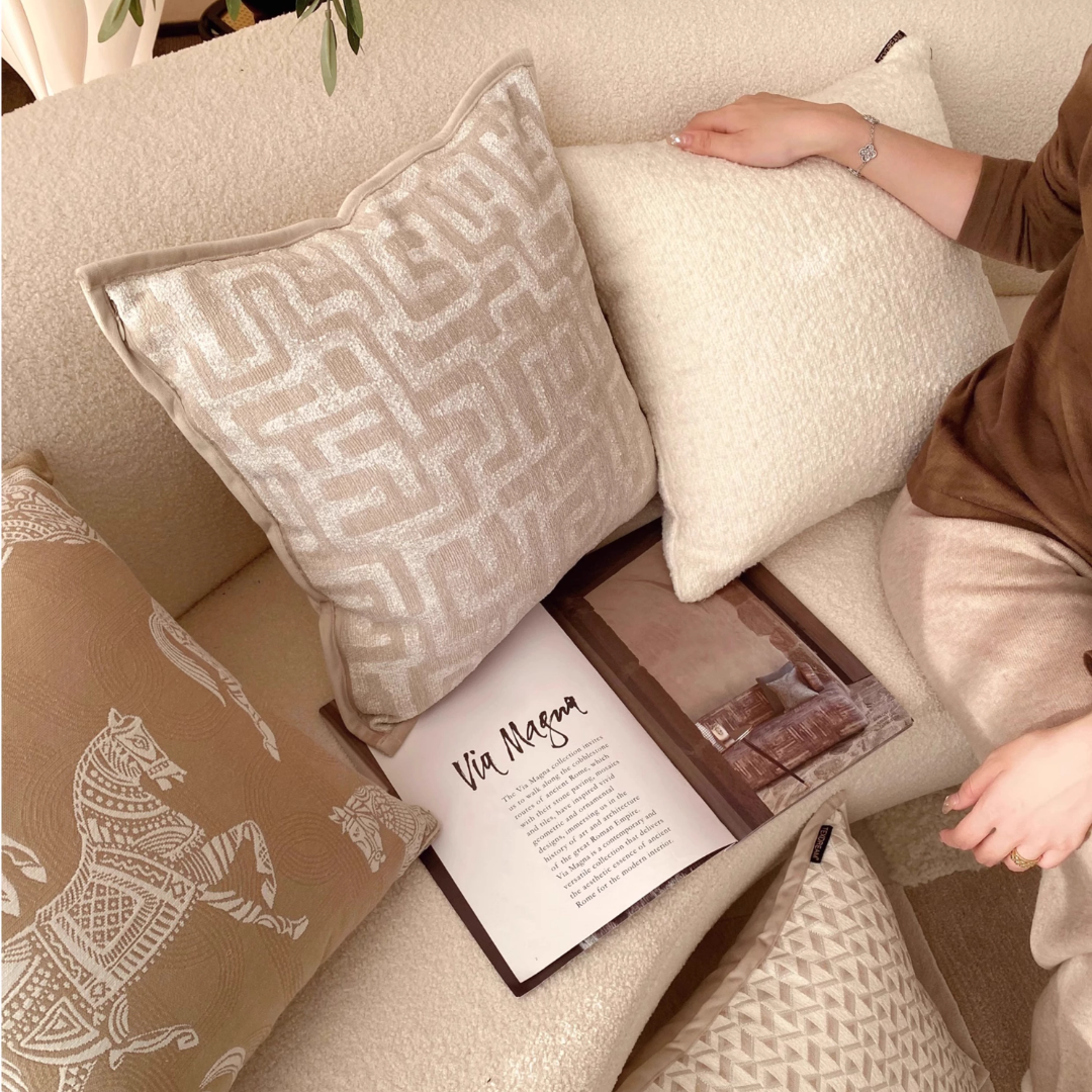 モダンクラシックアンバークッション