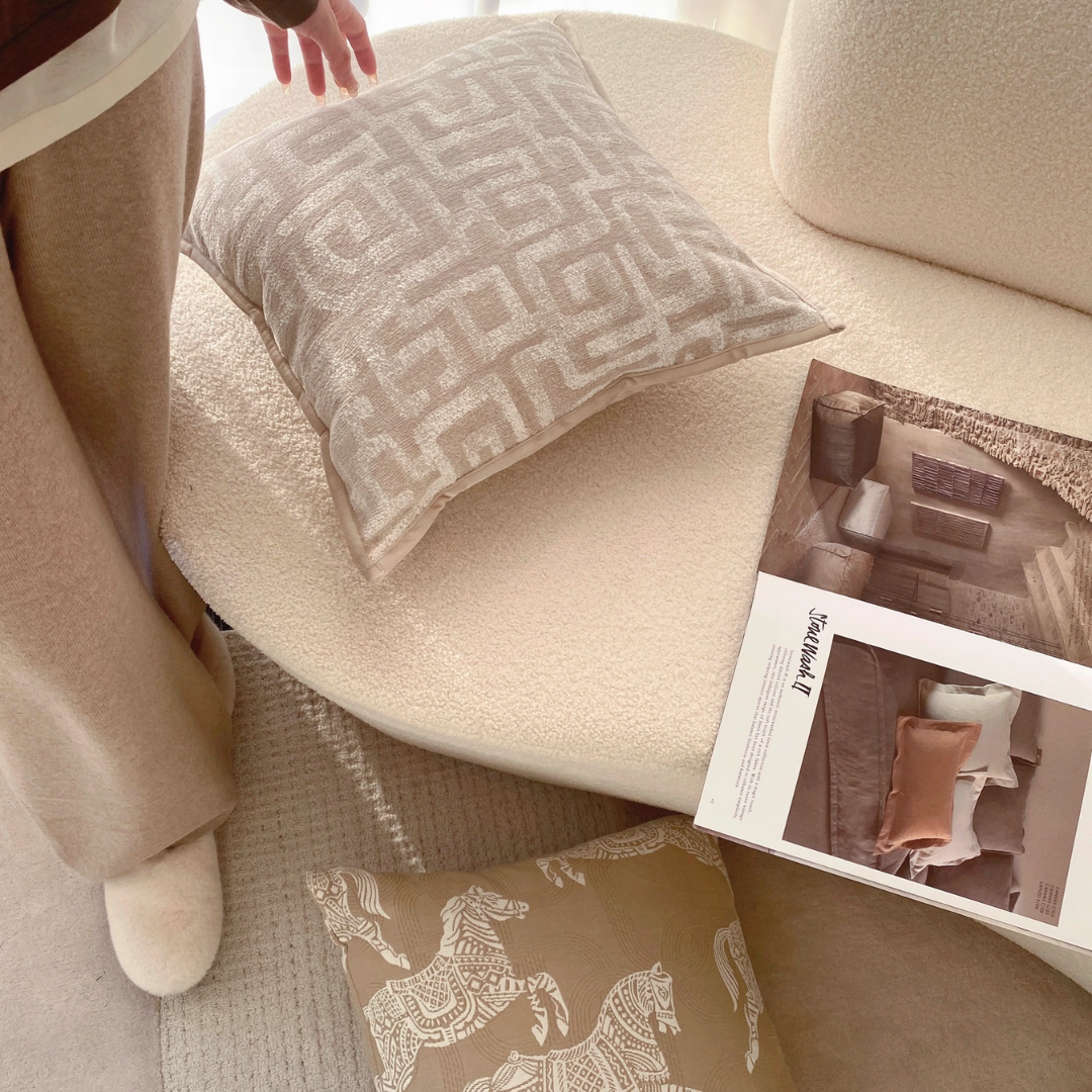 モダンクラシックアンバークッション