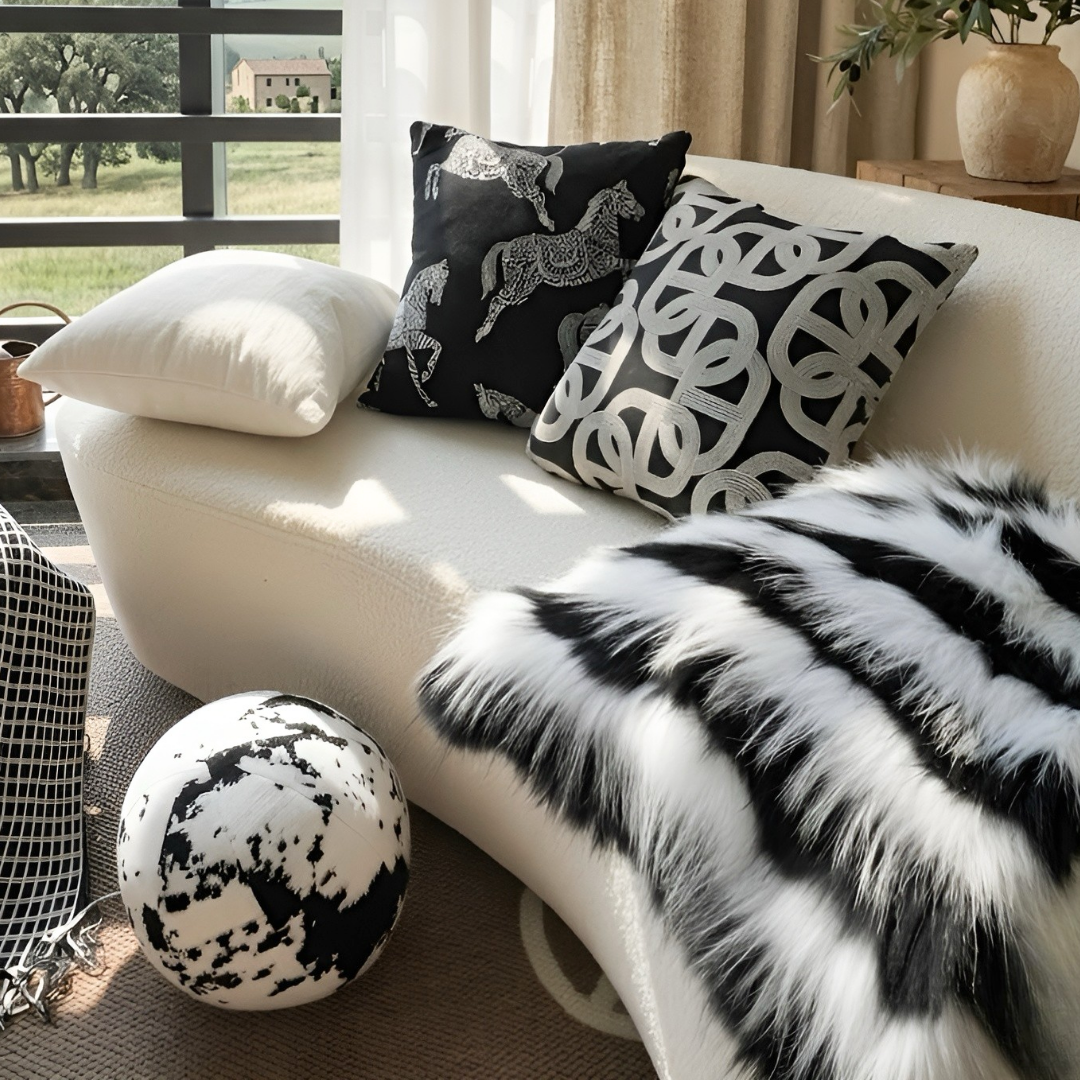 モノトーンラグジュアリークッション