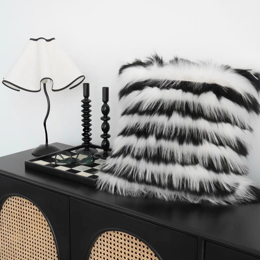 モノトーンラグジュアリークッション