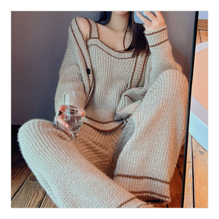 フェミニンセットアップルームウェア