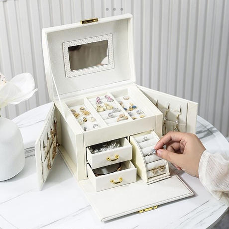 フェミニンジュエリーボックス