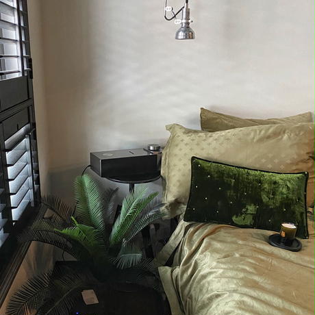 レトログリーンベルベットクッション